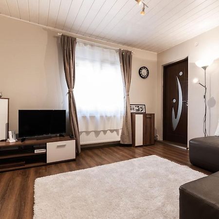 Cozy, Quiet & Family Friendly In Arad公寓 外观 照片