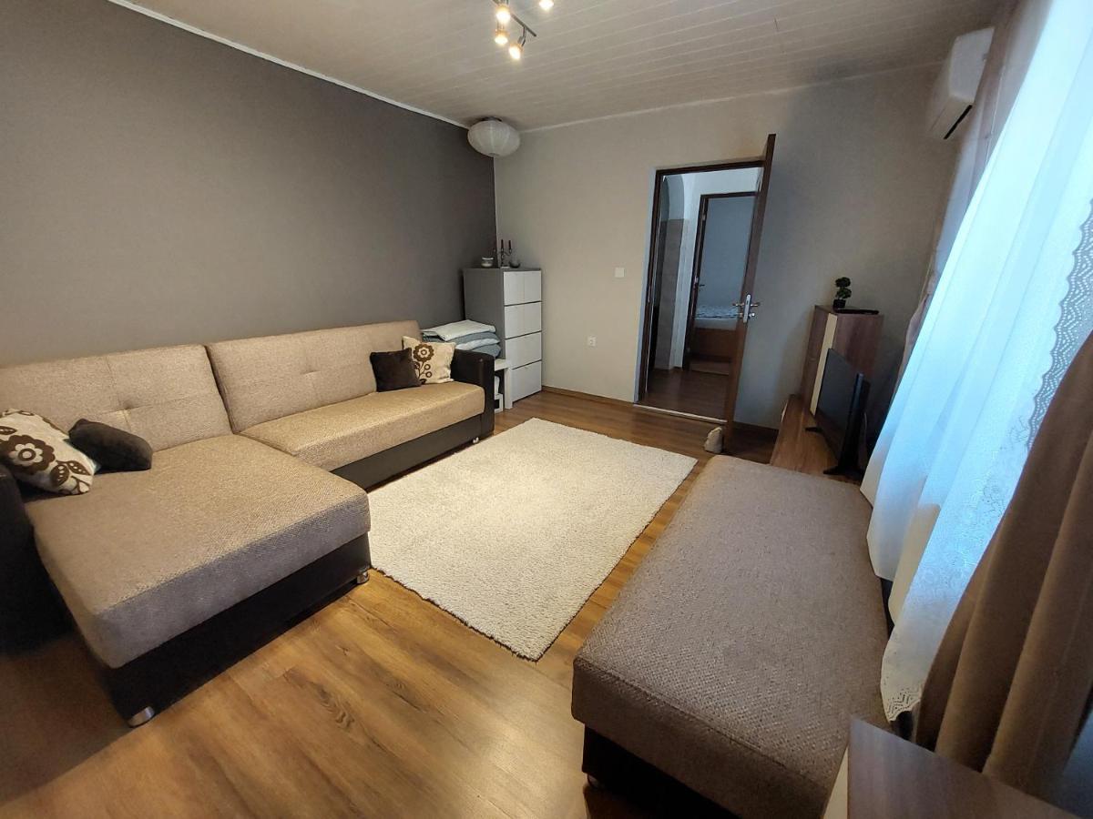 Cozy, Quiet & Family Friendly In Arad公寓 外观 照片